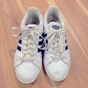 Adidas Grand Court Shoes..unisex.size 7 male/8.5 women